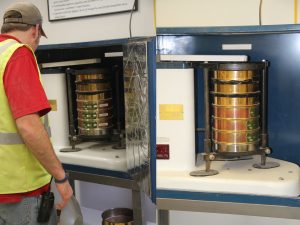 Sieve testing apparatus